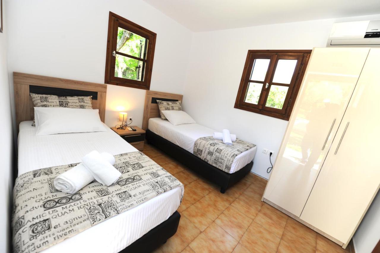 Camping & Bungalows Castle View ไมส์ตราส ภายนอก รูปภาพ