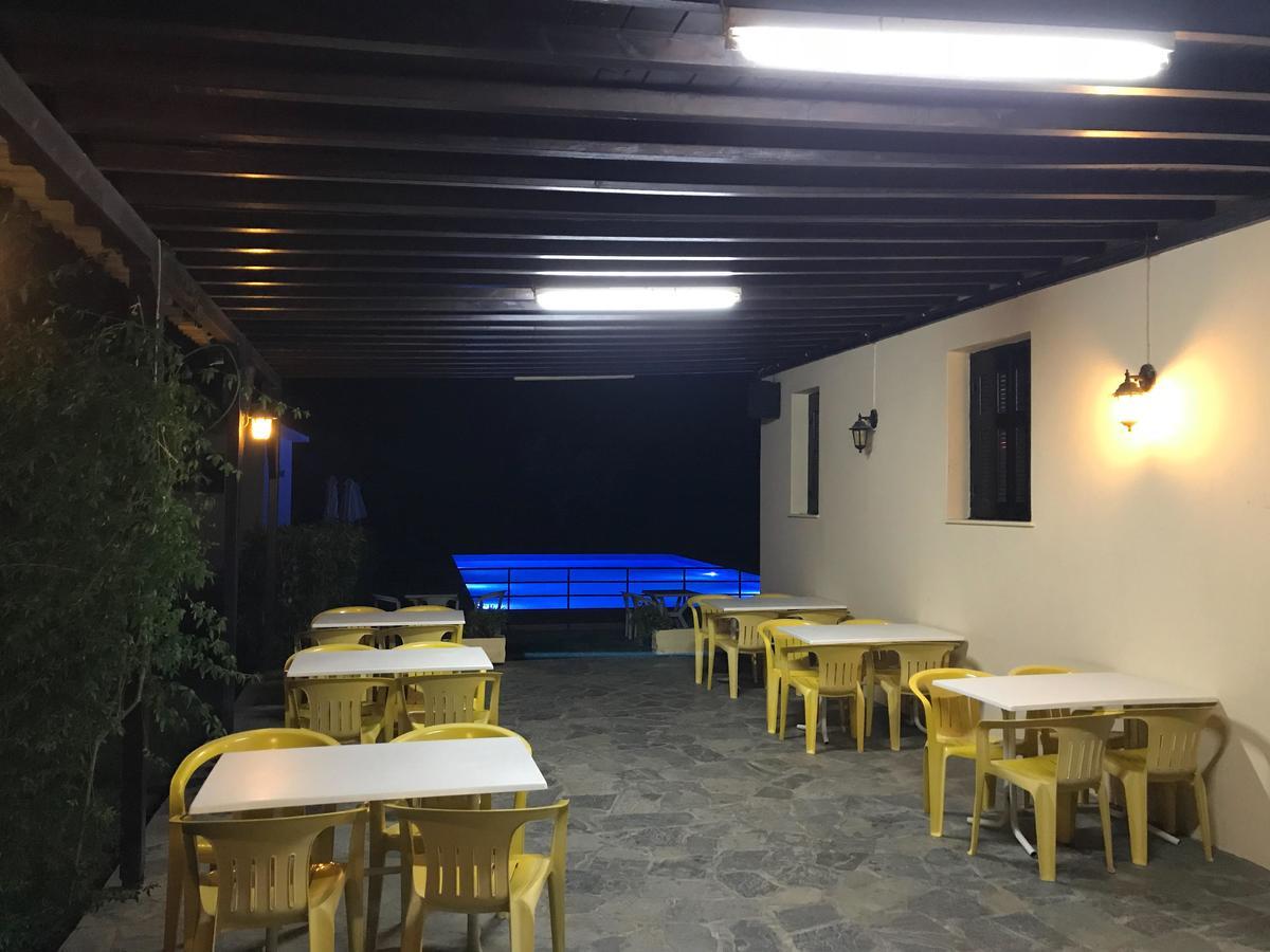 Camping & Bungalows Castle View ไมส์ตราส ภายนอก รูปภาพ