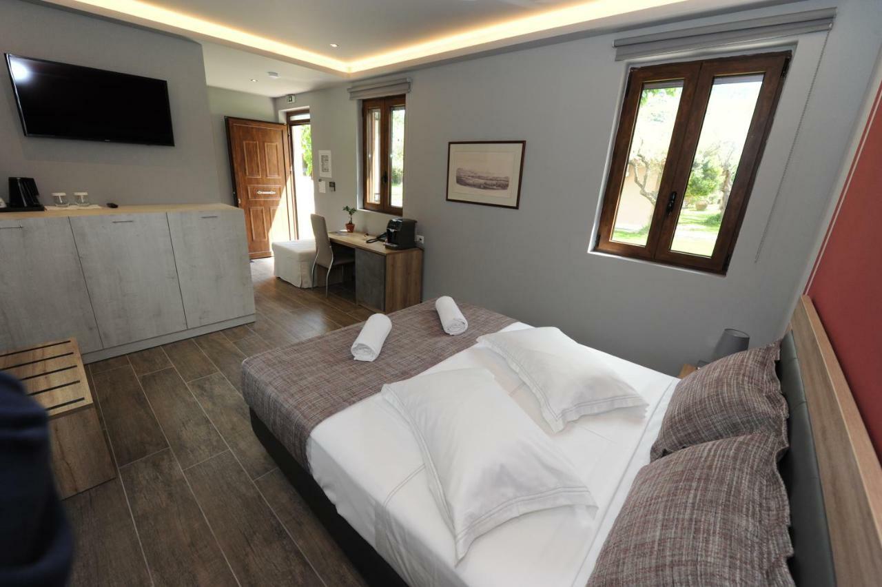 Camping & Bungalows Castle View ไมส์ตราส ภายนอก รูปภาพ