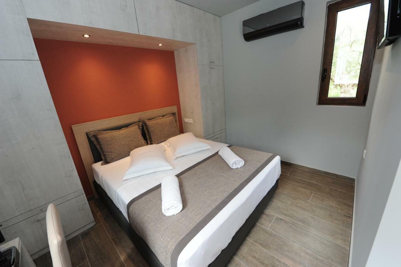 Camping & Bungalows Castle View ไมส์ตราส ภายนอก รูปภาพ